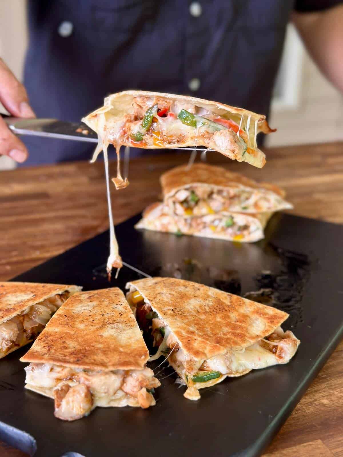 Easy Fajita Quesadilla Recipe: Juicy Meat, Crispy Tortillas